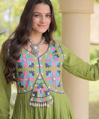 P green cotton readymade anarkali suit with thread embroidery work 3