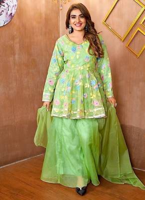 Women green floral embroidered peplum kurta with palazzo pant and dupatta 1