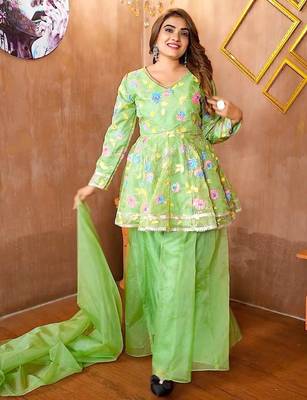 Women green floral embroidered peplum kurta with palazzo pant and dupatta 2