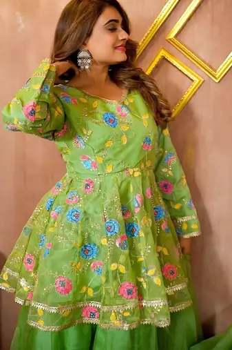 Women green floral embroidered peplum kurta with palazzo pant and dupatta