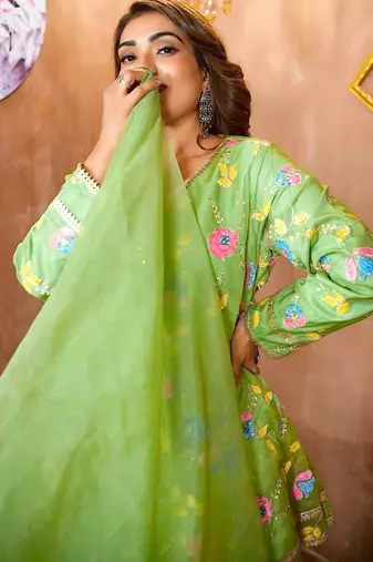 Women green floral embroidered peplum kurta with palazzo pant and dupatta