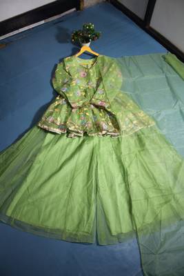 Women green floral embroidered peplum kurta with palazzo pant and dupatta 5