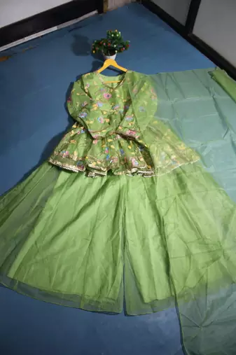 Women green floral embroidered peplum kurta with palazzo pant and dupatta