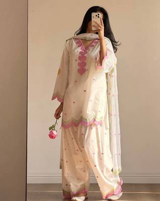 Stylish off white chanderi farshi salwar suits wth zari needle dupatta 4