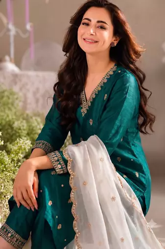 Women teal green embroidered straight kurta with pant & dupatta set