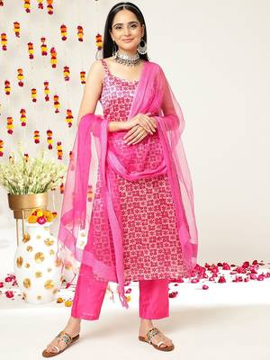Women Batik Abstract Print Shoulder Straps Straight Kurta With Trousers & Dupatta 1
