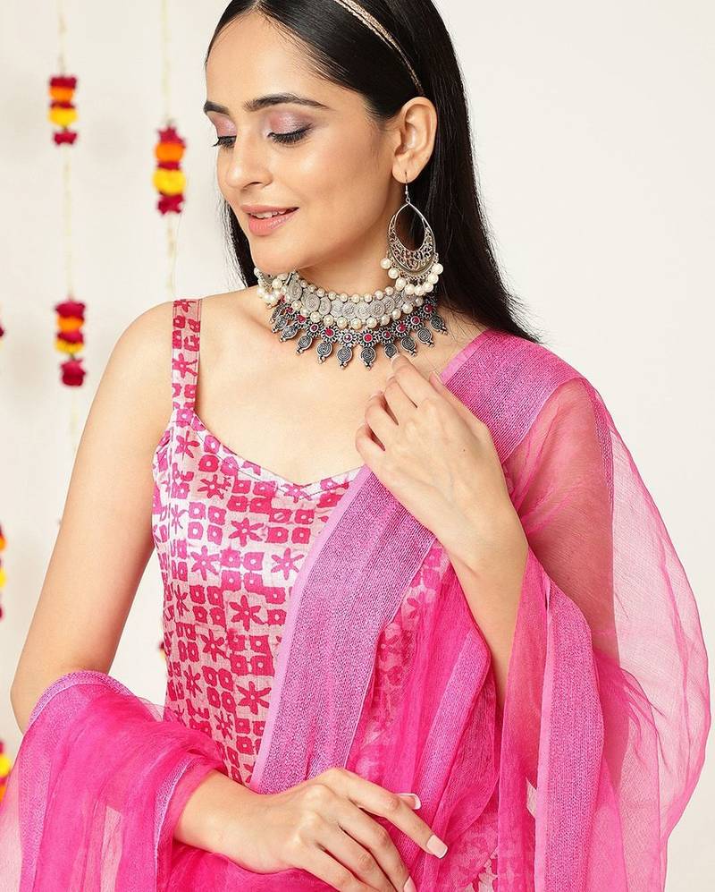 Women Batik Abstract Print Shoulder Straps Straight Kurta With Trousers & Dupatta