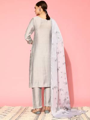 Floral Embroidered Regular Beads and Stones Kurta with Trousers & Dupatta 5