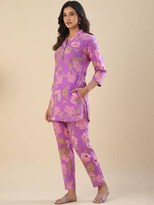 Lavendar Floral Printed Mandarin Collar Straight Pure Cotton Kurta With Trousers 4
