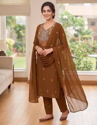 Women floral yoke embroidered brown kurta set with trousers & scalloped dupatta 1
