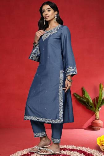 Women Floral Embroidered Sequinned Kurta with Trousers & Dupatta