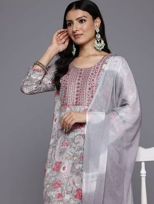 Floral Embroidered Thread Work Kurta With Trousers & Dupatta 2