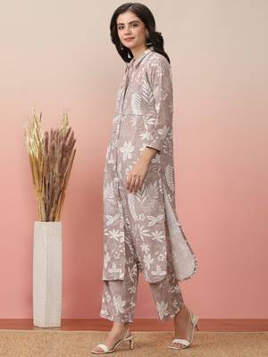 Floral Printed Kurta with Trousers 4