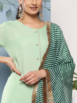 Women Green Kurta with Palazzos & With Dupatta 5
