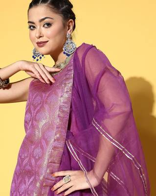 Women Floral Silk Blend Woven Metallic Kurta Set 2