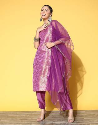 Women Floral Silk Blend Woven Metallic Kurta Set 3