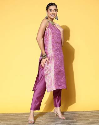 Women Floral Silk Blend Woven Metallic Kurta Set 5