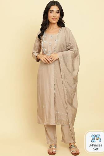 Floral Embroidered Regular Beads and Stones Kurta With Trousers & Dupatta