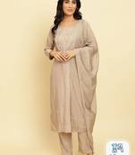 Floral Embroidered Regular Beads and Stones Kurta With Trousers & Dupatta