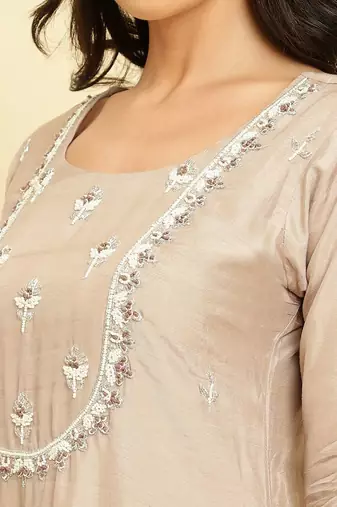 Floral Embroidered Regular Beads and Stones Kurta With Trousers & Dupatta