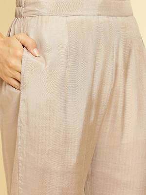 Floral Embroidered Regular Beads and Stones Kurta With Trousers & Dupatta 3