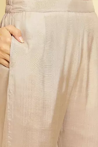 Floral Embroidered Regular Beads and Stones Kurta With Trousers & Dupatta
