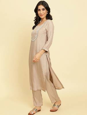 Floral Embroidered Regular Beads and Stones Kurta With Trousers & Dupatta 5