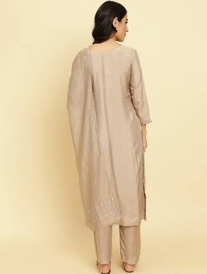 Floral Embroidered Regular Beads and Stones Kurta With Trousers & Dupatta 6