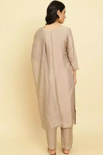 Floral Embroidered Regular Beads and Stones Kurta With Trousers & Dupatta