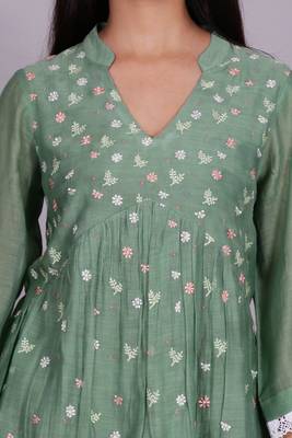 Green chanderi gathered dress with embroidery 3