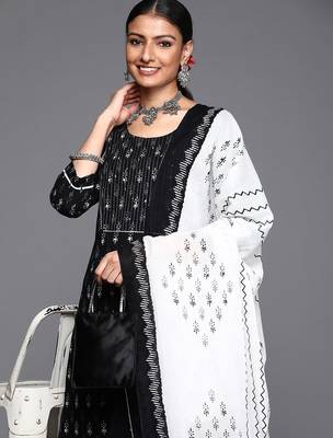 Women Black Ethnic Motifs Printed Pure Cotton Kurta with Trousers & Dupatta 2
