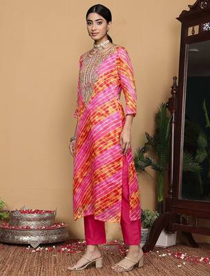 Women Dyed Regular Thread Work Kurta with Trousers & With Dupatta 5