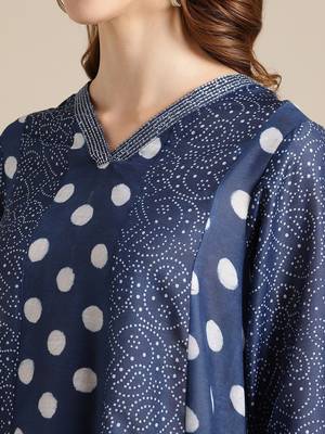 Women Navy Blue Bandhani Printed Panelled Pure Silk Kurta with Trousers 2