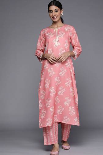 Woman Digital Printed Winter kurta & Printed Straight Trouser