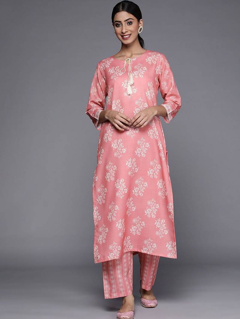 Woman Digital Printed Winter kurta & Printed Straight Trouser