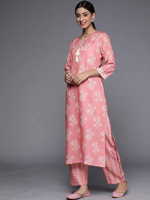 Woman Digital Printed Winter kurta & Printed Straight Trouser 4