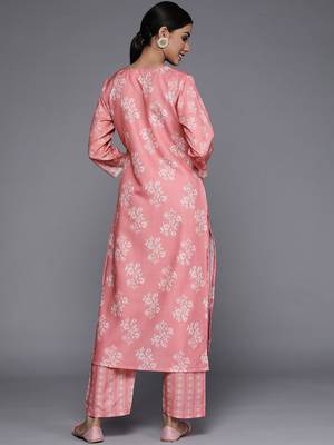 Woman Digital Printed Winter kurta & Printed Straight Trouser 5