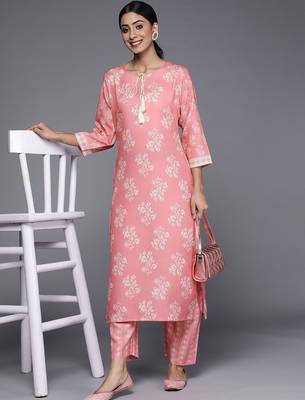 Woman Digital Printed Winter kurta & Printed Straight Trouser 6