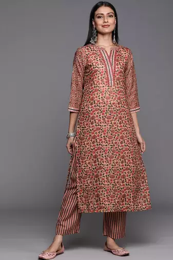 Women Peach-Coloured Floral Printed Winter Kurta with Palazzos