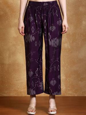 Women Bandhani Printed Kurta with Trousers 5