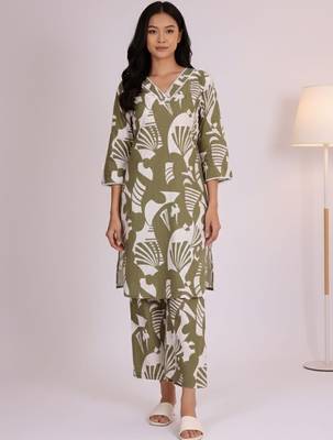 Women Abstract Printed V-Neck Pure Cotton Kurta with Palazzos 5