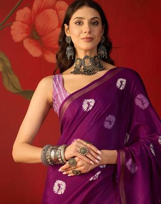 Purple silk cotton bandhni printed saree with unstitched blouse piece. 4