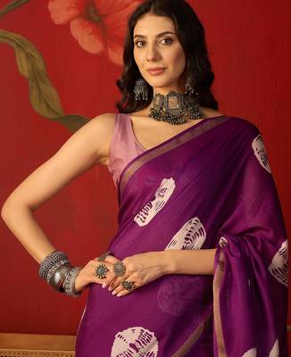 Purple silk cotton bandhni printed saree with unstitched blouse piece. 4