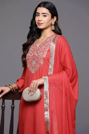 Women Floral Embroidered Regular Sequinned Kurta with Trousers & With Dupatta