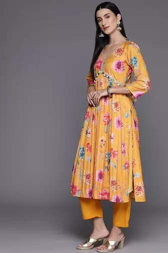 Women Floral Printed Empire Beads and Stones Kurta with Trousers & With Dupatta