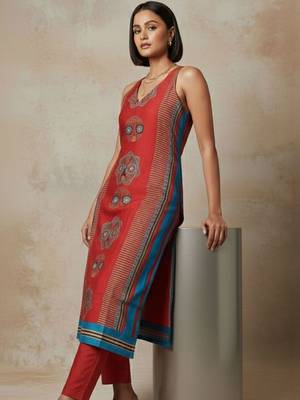 Women Ethnic Motifs Printed Regular Kurta with Trousers 2