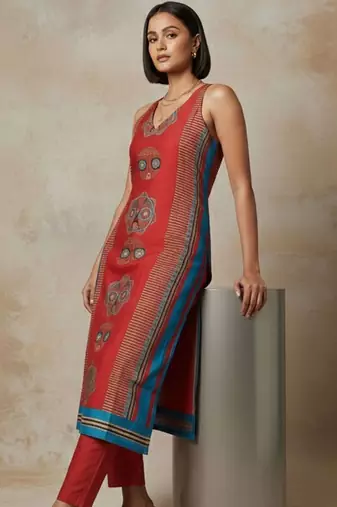 Women Ethnic Motifs Printed Regular Kurta with Trousers