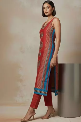 Women Ethnic Motifs Printed Regular Kurta with Trousers