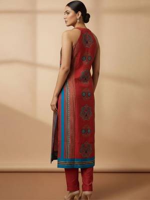 Women Ethnic Motifs Printed Regular Kurta with Trousers 6
