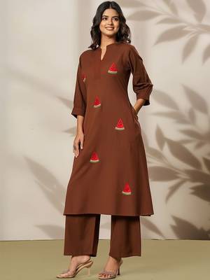 Women Ethnic Motifs Embroidered Regular Thread Work Kurta with Palazzos 2